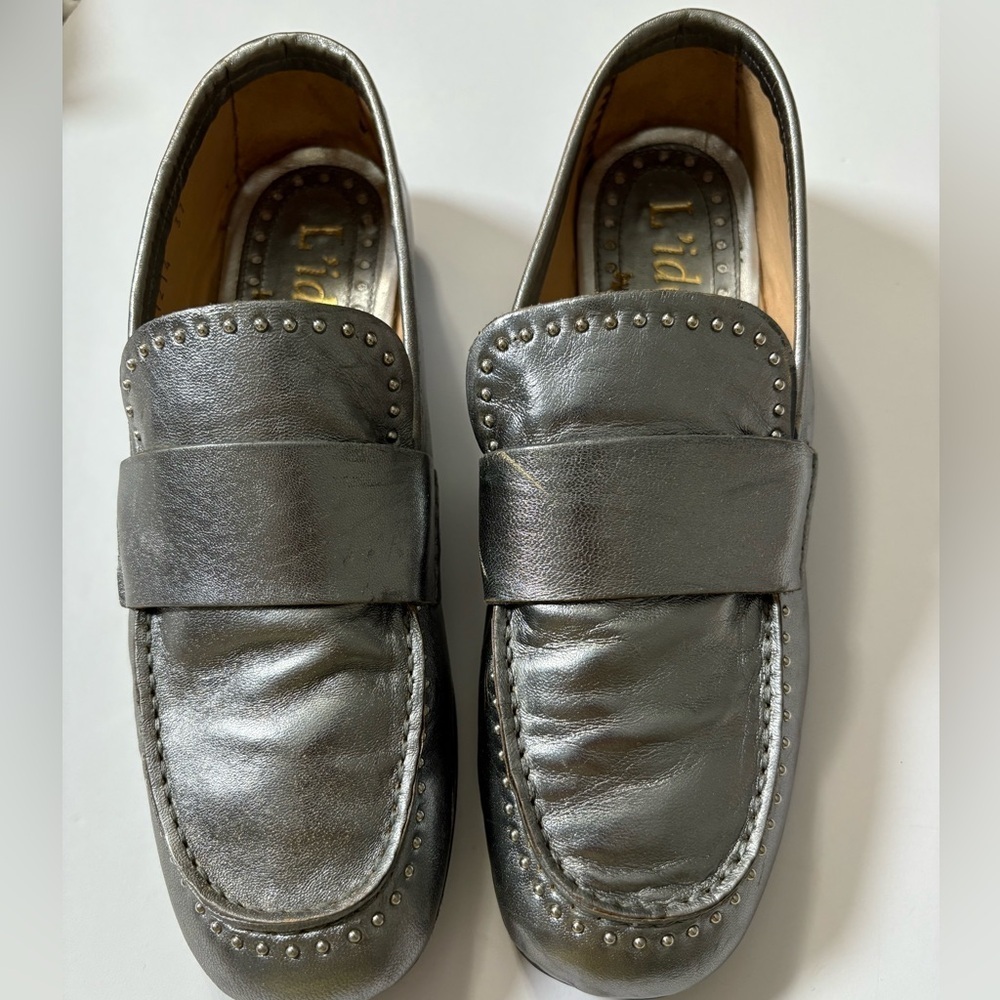 L’idea by Lori‎ Aged Silver All Leather Loafers w Silver Studs Throughout. 6.5